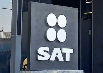 Fachada del SAT con logotipo oficial visible