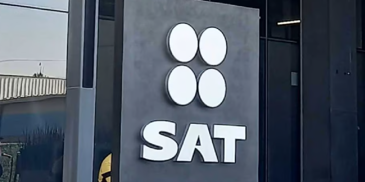 Fachada del SAT con logotipo oficial visible