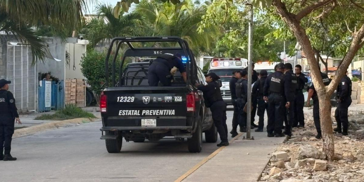 Policias resguardan zona del asesinato en Cancun