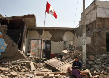 Casas con daños tras terremoto en Peru