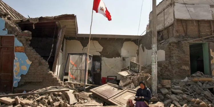 Casas con daños tras terremoto en Peru