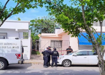 Policías en la escena del hallazgo en Cancun