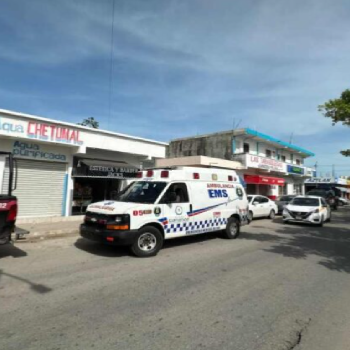 Ambulancia en la colonia El Bethel de Cancún