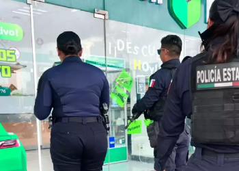 policias en casa de empeño tras robo