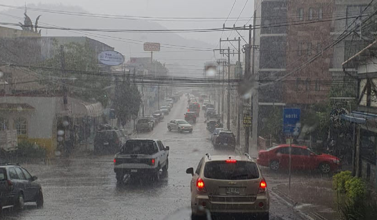 Lluvias torrenciales en Oaxaca causadas por el Huracán Erick