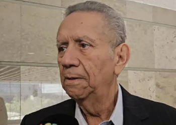 Retrato oficial de Patricio Flores, secretario general del Sitatyr