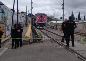 Policías municipales acordonan zona del accidente ferroviario en Querétaro