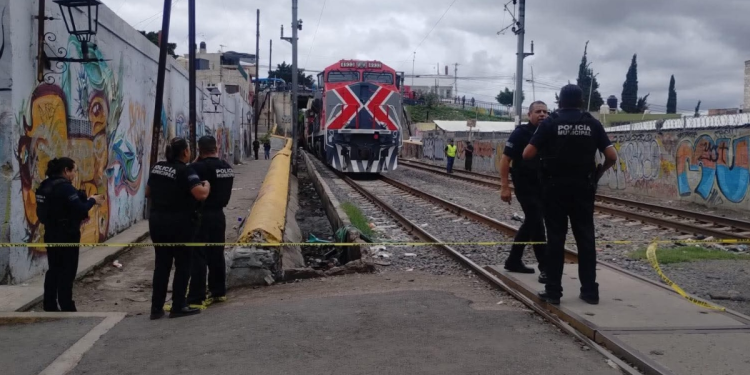 Policías municipales acordonan zona del accidente ferroviario en Querétaro