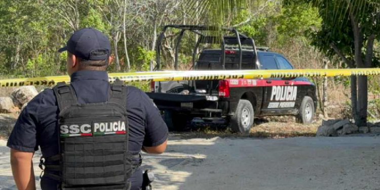 Elementos de la SSC en la Región 243 Cancún, trabajando en el lugar del hallazgo