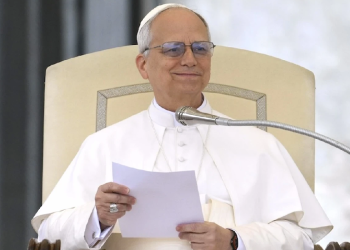Papa León XIV durante su catequesis en la Plaza de San Pedro