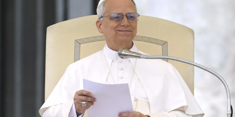 Papa León XIV durante su catequesis en la Plaza de San Pedro