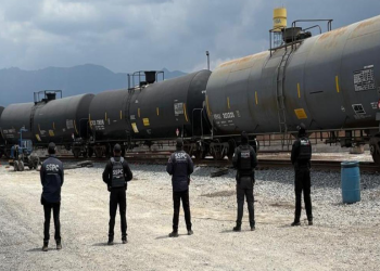 Cargamento de hidrocarburo transportado por ferrocarril asegurado