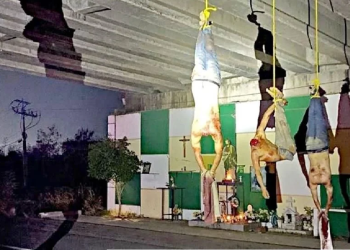 Cuerpos decapitados colgados en Sinaloa