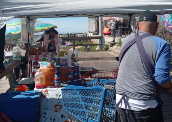 Puesto callejero de alcohol en Playa del Carmen en zona turística