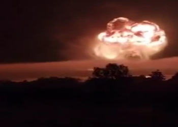 Explosión vista desde lejos tras ataque de Trump en Irán