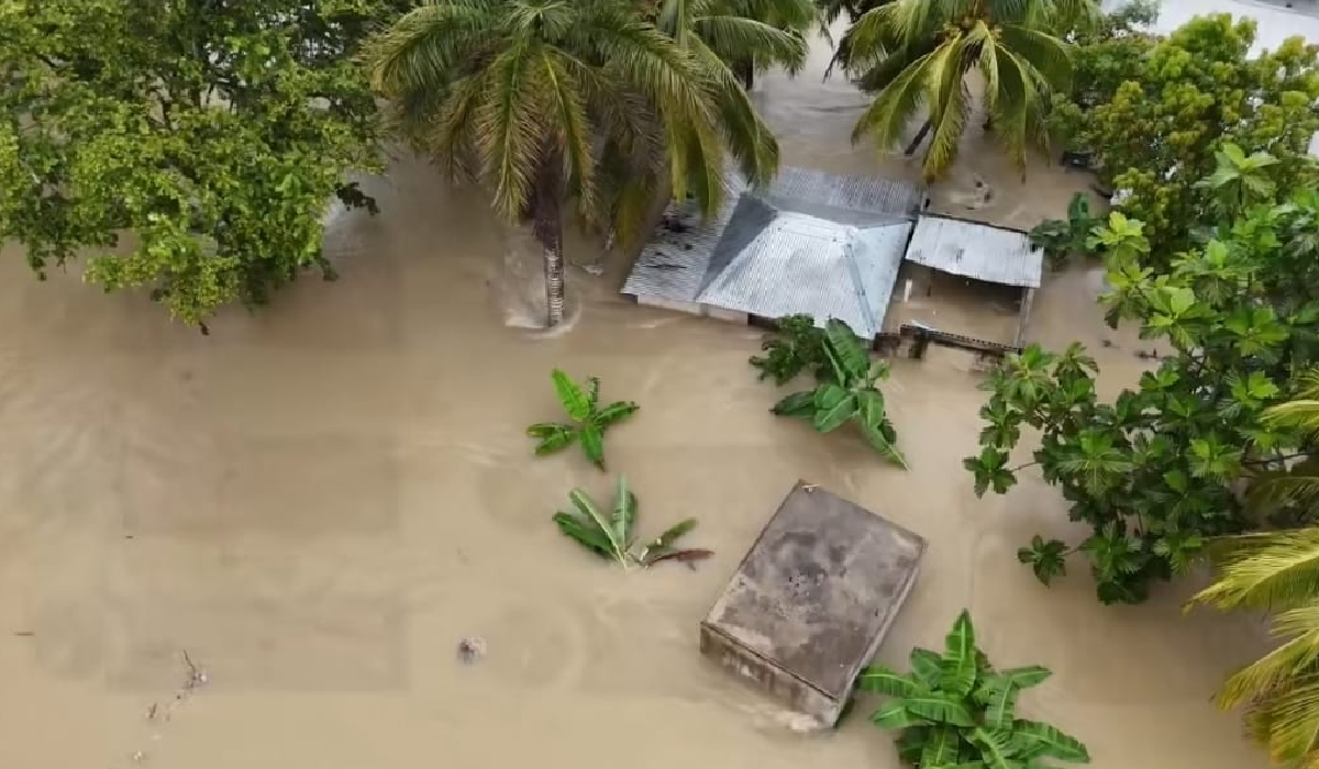 comunidades rurales inundadas y habitantes evacuando