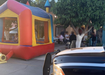 pequeña fiesta vecinal al aire libre