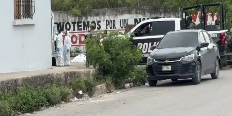policías resguardan área de hallazgo en Villas Otoch