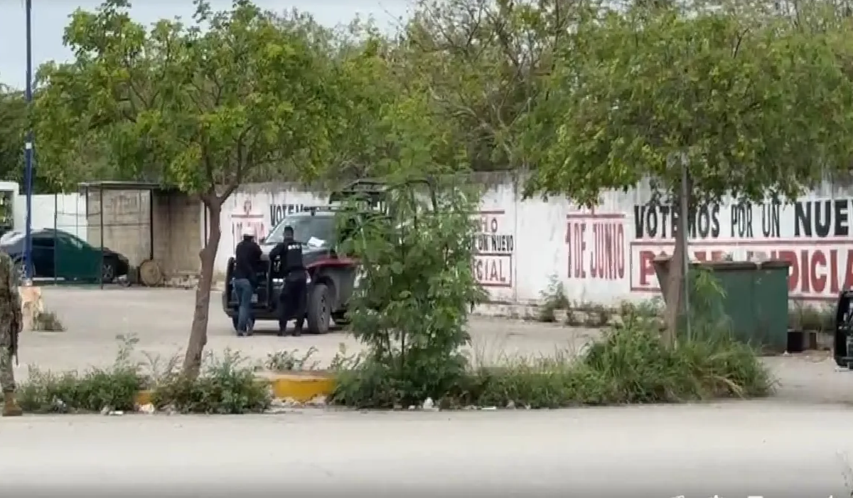 patrulla de policía estatal en fraccionamiento Villas Otoch