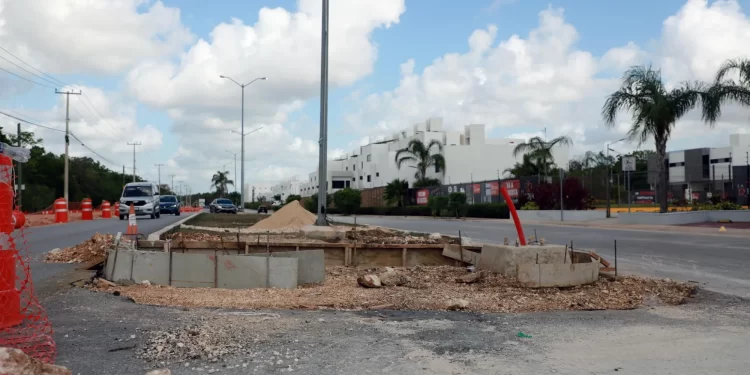 Semáforos en polígono sur de Cancún operarán antes de julio