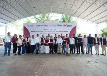 x"Funcionarios y brigadistas en evento de brigadas de salud en Quintana Roo 2025"