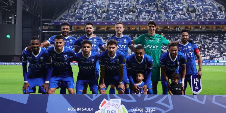 Plantel de Al-Hilal posando antes de un partido
