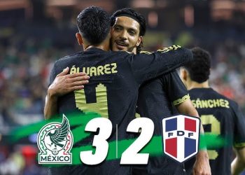 Jugadores de la selección mexicana celebran un gol