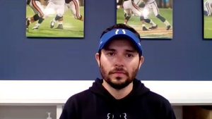 Diego Ortiz vistiendo el uniforme oficial de los Indianapolis Colts.