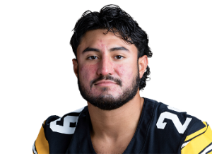  Sebastián Castro avanza con el balón en un partido colegial de Iowa