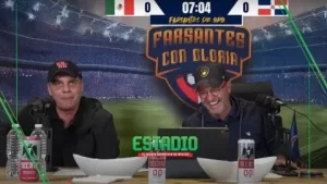 Martinoli y Luis García narrando en vivo desde su canal en YouTube