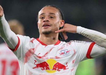 Xavi Simons celebra un gol con el Leipzig