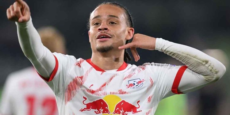 Xavi Simons celebra un gol con el Leipzig