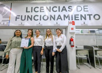 Ana Paty Peralta, entregó Licencias de Funcionamiento a comerciantes del ejido de Alfredo V. Bonfil