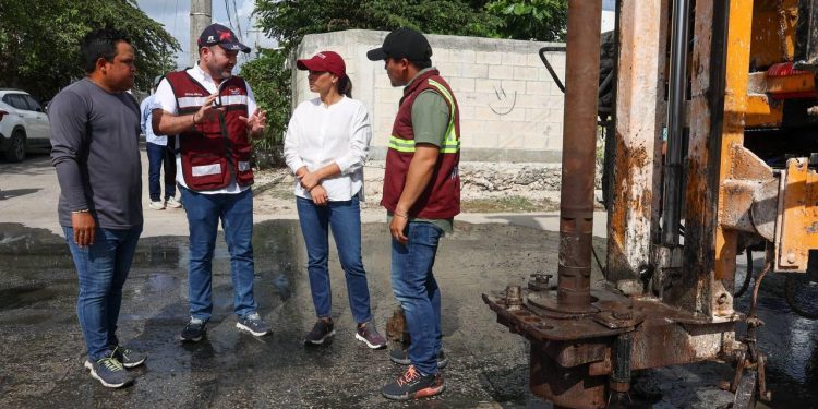 Ana Paty Peralta, supervisó trabajos de desazolve en la Supermanzana 94 Cancún