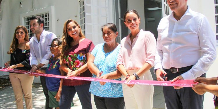 Autoridades inauguran centro de salud en Cancún como parte de proyectos 2025.