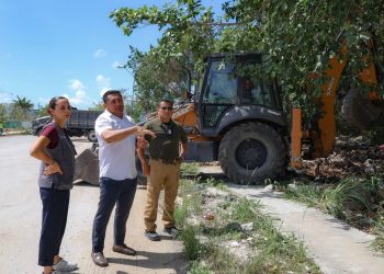 Ana Paty Peralta, clausuró basurero clandestino en el Fraccionamiento Real Las Quintas, en la Supermanzana 202