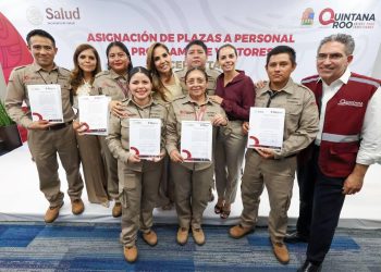 Ana Paty Peralta entrega nombramientos para beneficiar a 39 trabajadores de los Servicios Estatales de Salud (SESA)