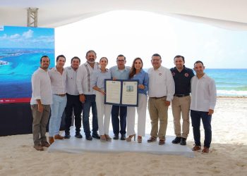 Cancún primer destino turístico de México en izar oficialmente las banderas Blue Flag a la temporada 2025-2026
