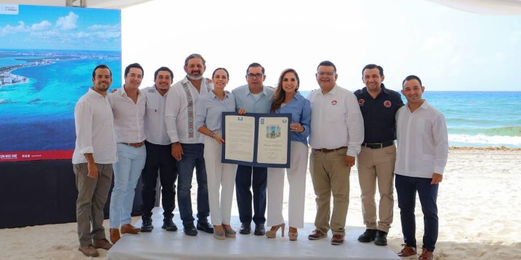 Cancún primer destino turístico de México en izar oficialmente las banderas Blue Flag a la temporada 2025-2026
