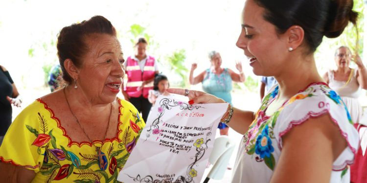 Ana Paty Peralta, visitó la Estancia de Día “Nohoch-Na” y el “Club de la Esperanza”