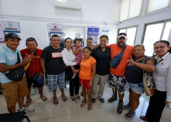 Ana Paty Peralta verifica correcto funcionamiento de la Ventanilla Única