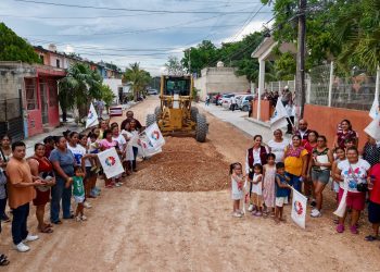 Ana Paty Peralta arranca segunda etapa de rehabilitación de pavimento en Tierra Maya