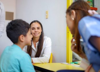 Ana Paty Peralta visitó el Centro de Autismo DIF-Teletón Cancún