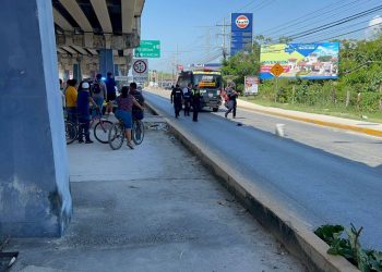 Investigan caída de indigente desde puente en Playa del Carmen