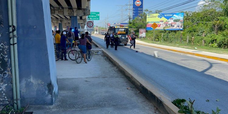 Investigan caída de indigente desde puente en Playa del Carmen