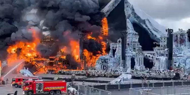 Escenario principal del Tomorrowland se incendia a dos días de su inauguración