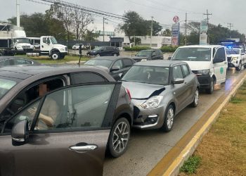Choque múltiple en Cancún durante lluvias intensas de 2025
