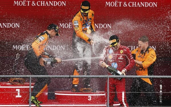Oscar Piastri y Lando Norris en el podio de Spa-Francorchamps