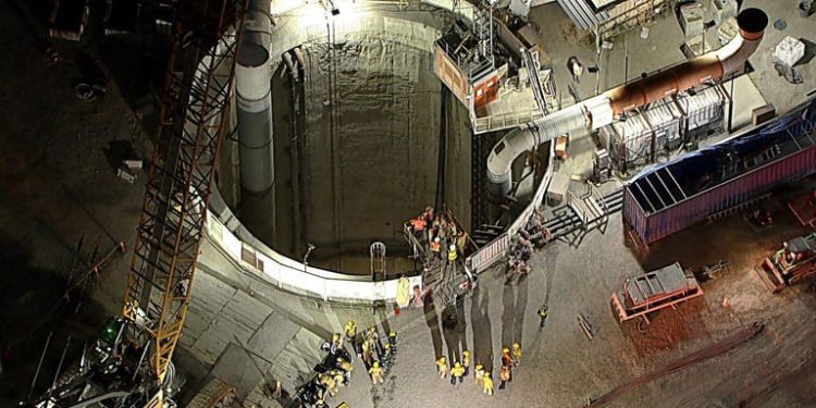 Al menos 15 trabajadores quedaron atrapados tras derrumbe en túnel de California