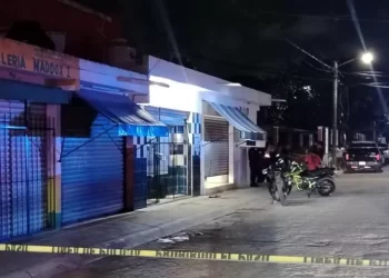 Ataque armado en barbería deja dos heridos graves en Cancún